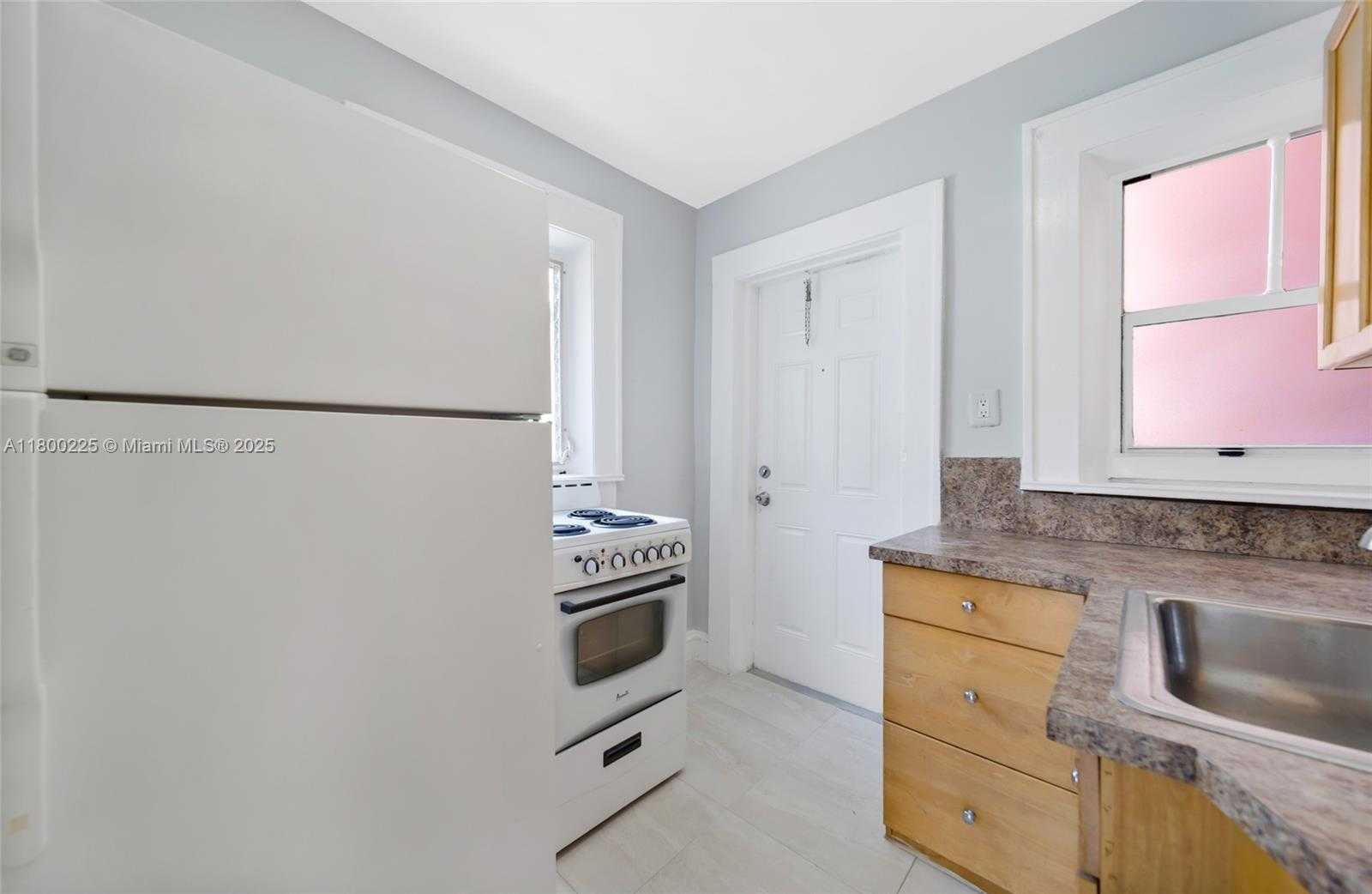 Small Image of 1621 VAN BUREN ST #1-11, Hollywood Number 13
