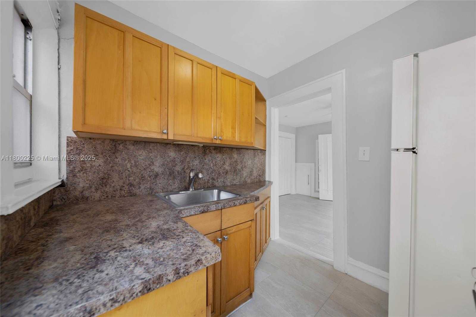 Small Image of 1621 VAN BUREN ST #1-11, Hollywood Number 14