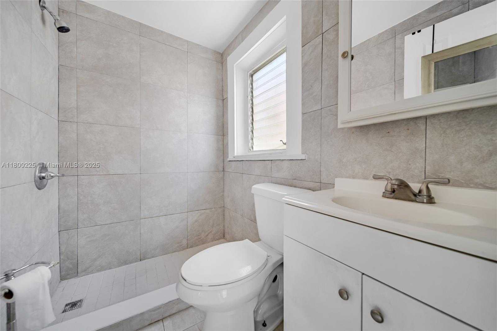 Small Image of 1621 VAN BUREN ST #1-11, Hollywood Number 17