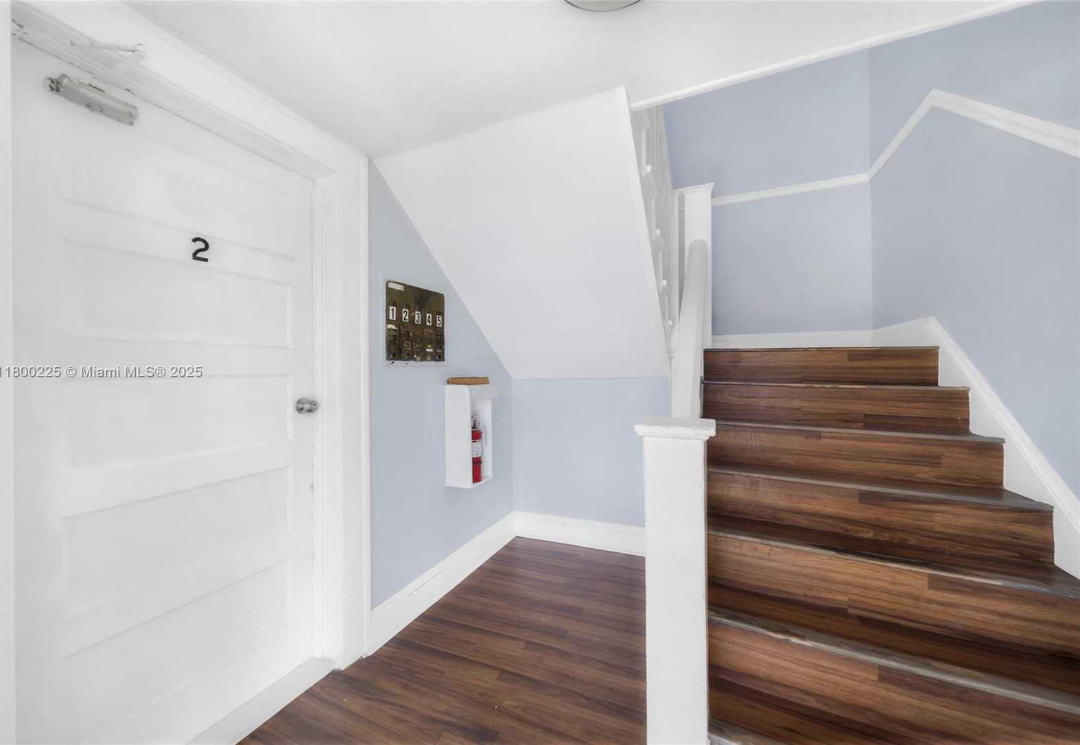 Small Image of 1621 VAN BUREN ST #1-11, Hollywood Number 22