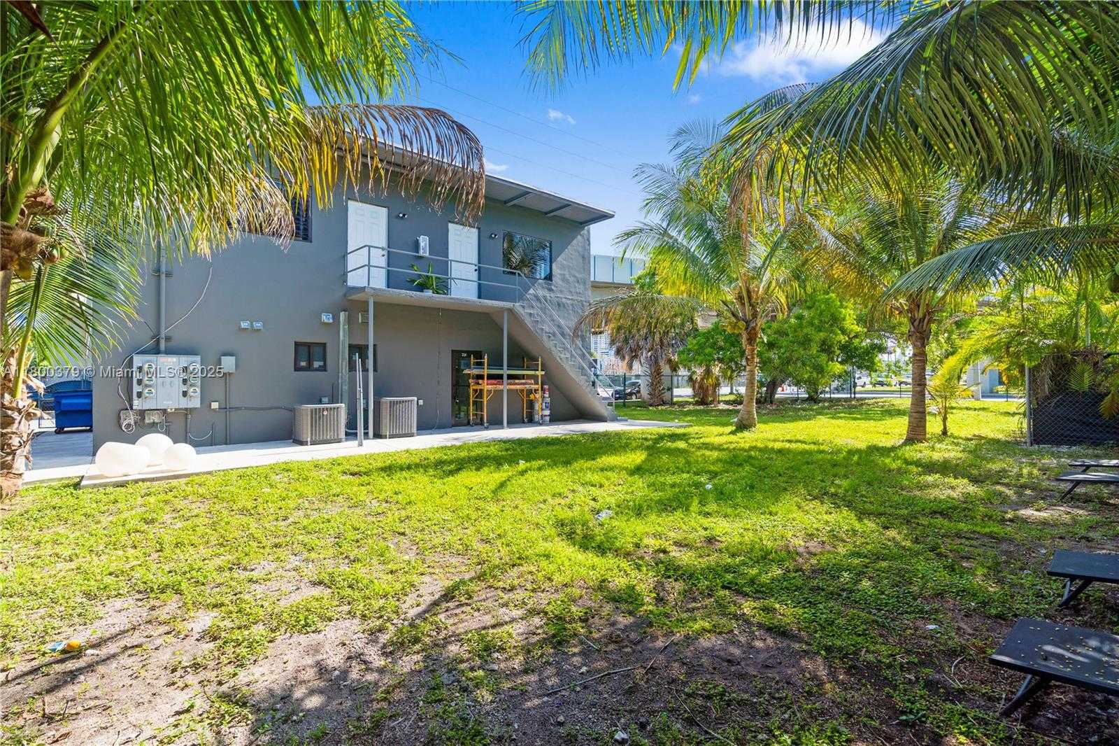 Small Image of 212 NORTH WEST 11TH ST, Miami Number 12