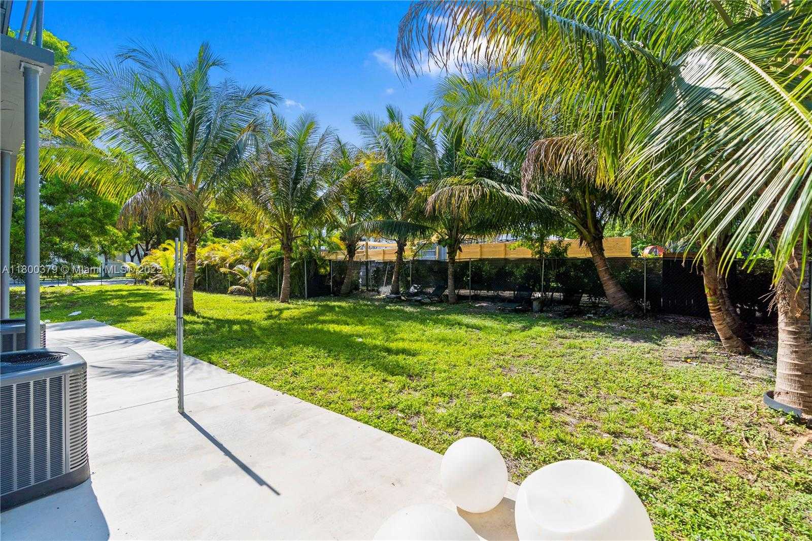Small Image of 212 NORTH WEST 11TH ST, Miami Number 13