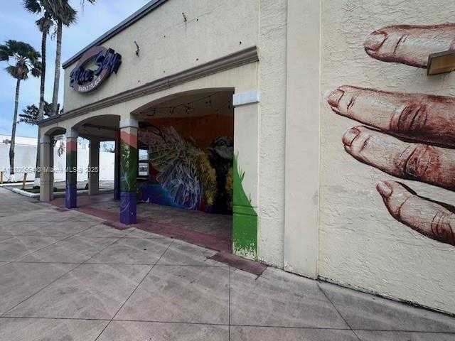 Small Image of 1250 NORMANDY DR, Miami Beach Number 10