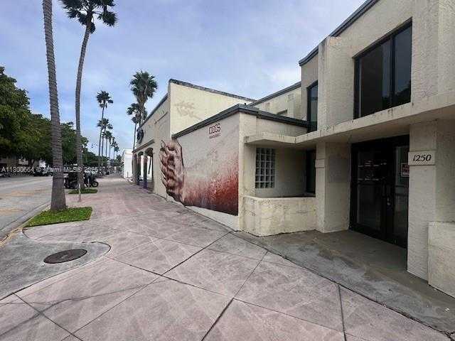 Small Image of 1250 NORMANDY DR, Miami Beach Number 12