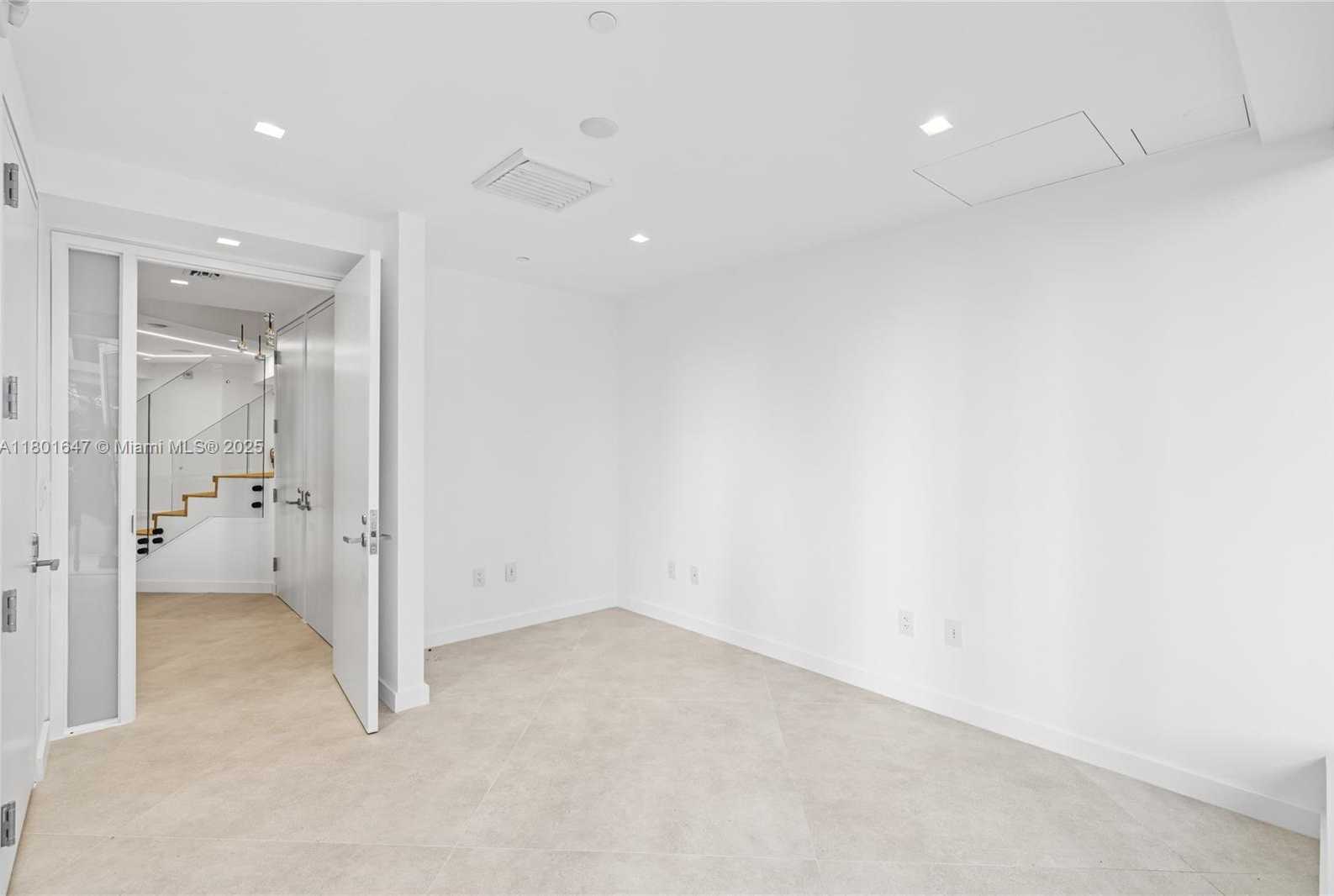 Small Image of 1300 BRICKELL BAY DR #CU6, Miami Number 40