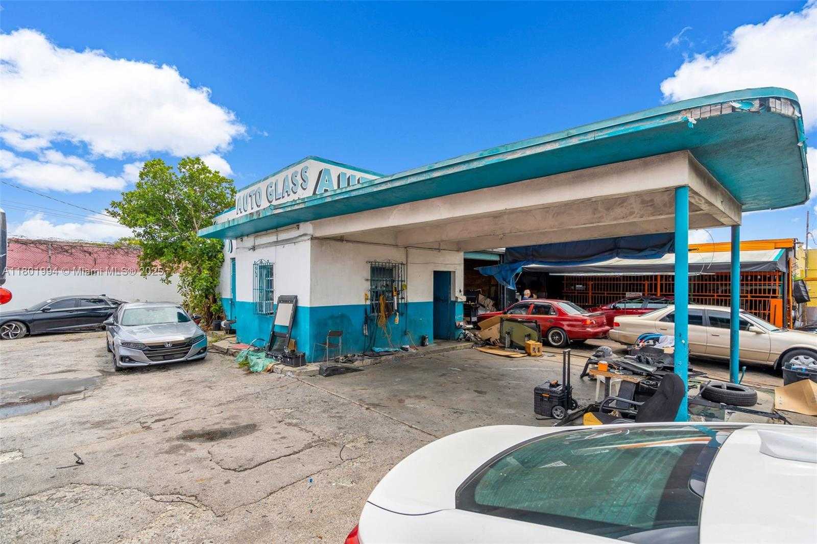 Small Image of 3200 NORTH WEST 54TH ST, Miami Number 3