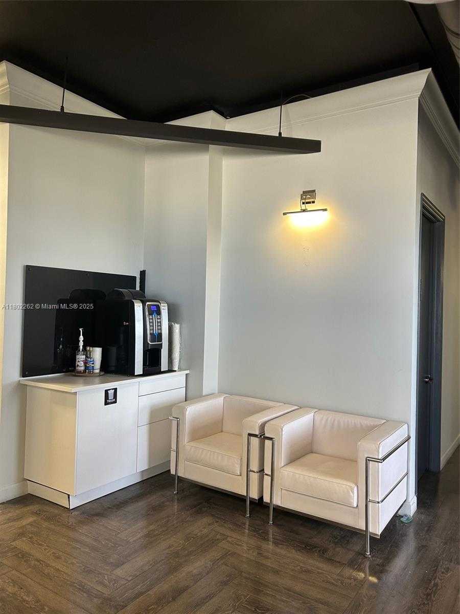Small Image of 13499 BISCAYNE BLVD #Tower Suites 4 & 5, North Miami Number 10