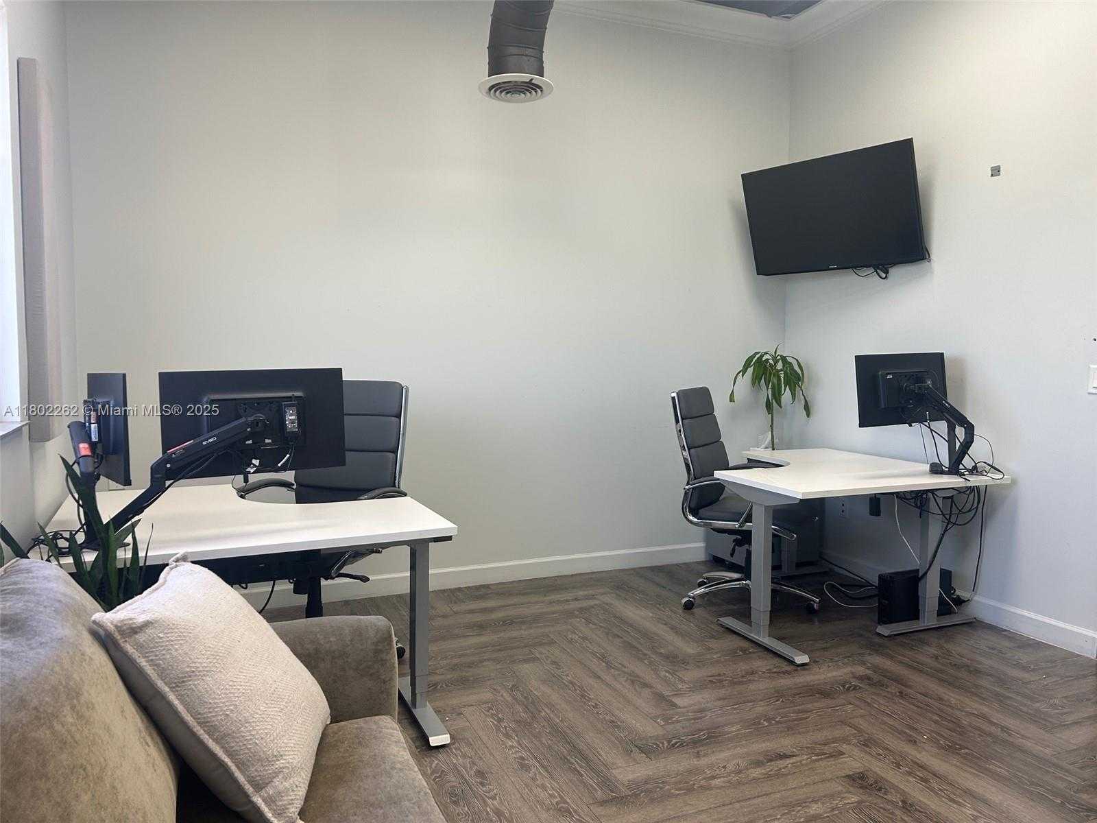 Small Image of 13499 BISCAYNE BLVD #Tower Suites 4 & 5, North Miami Number 12