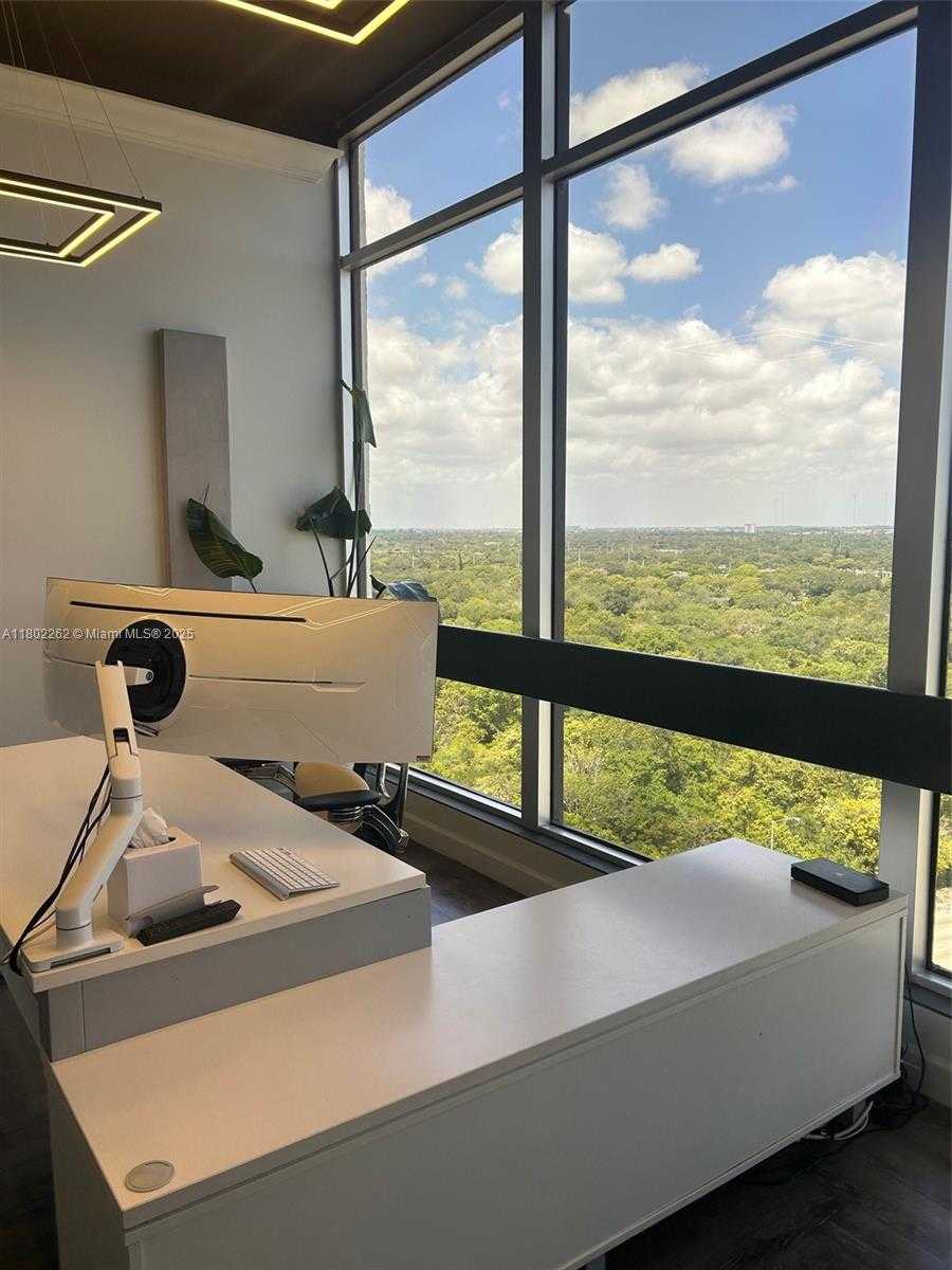 Small Image of 13499 BISCAYNE BLVD #Tower Suites 4 & 5, North Miami Number 14