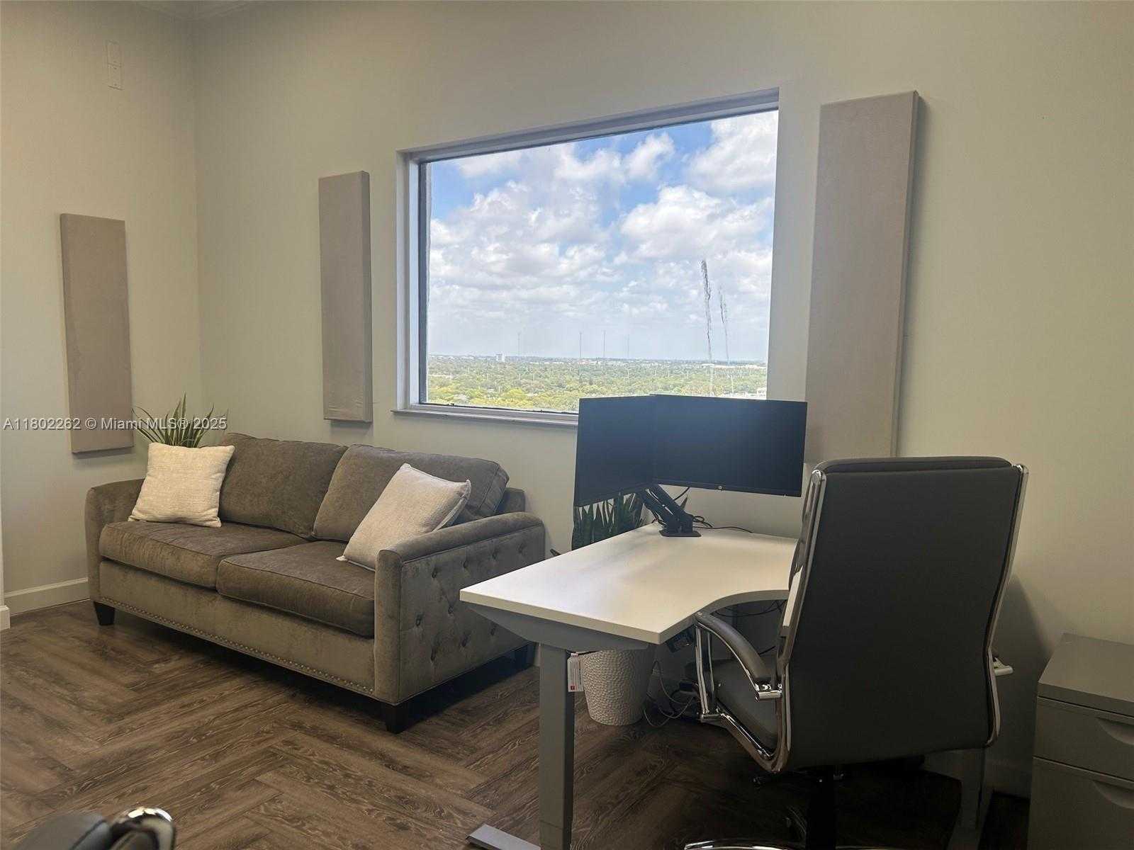 Small Image of 13499 BISCAYNE BLVD #Tower Suites 4 & 5, North Miami Number 17