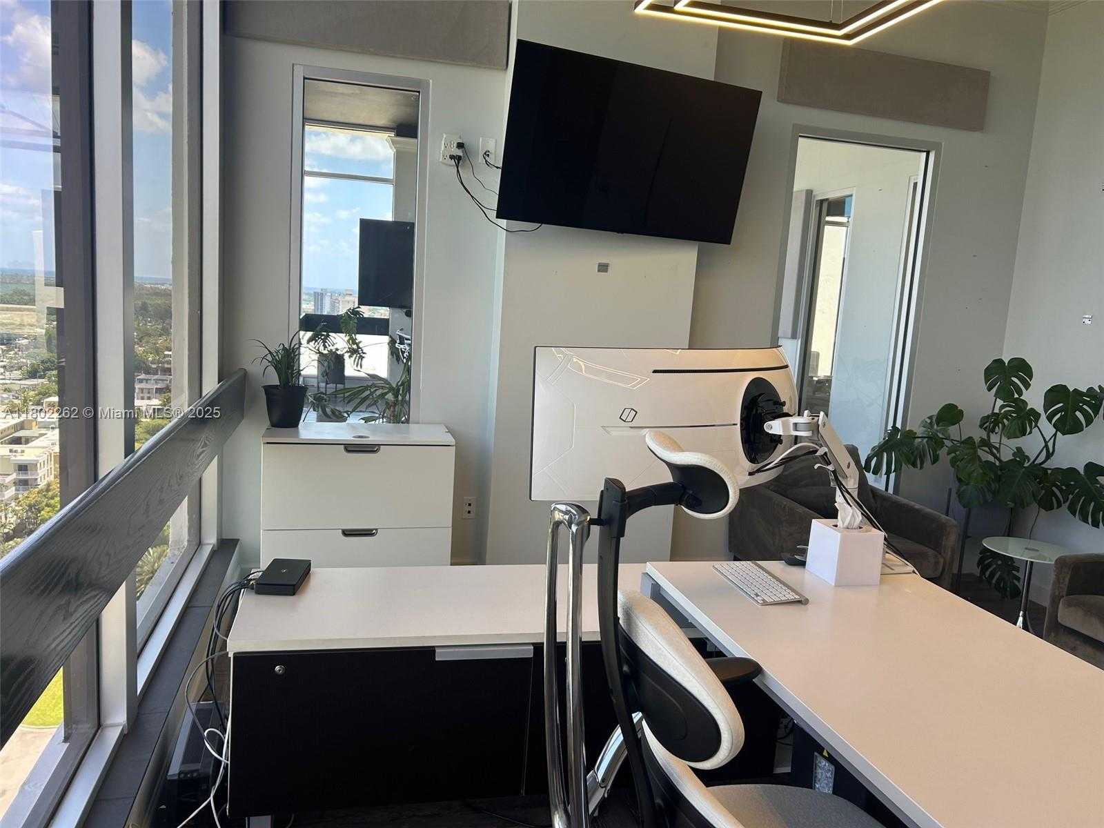 Small Image of 13499 BISCAYNE BLVD #Tower Suites 4 & 5, North Miami Number 3