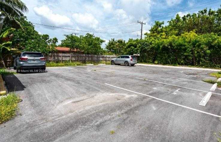 Small Image of 220 SOUTH WEST 16TH ST, Dania Beach Number 12