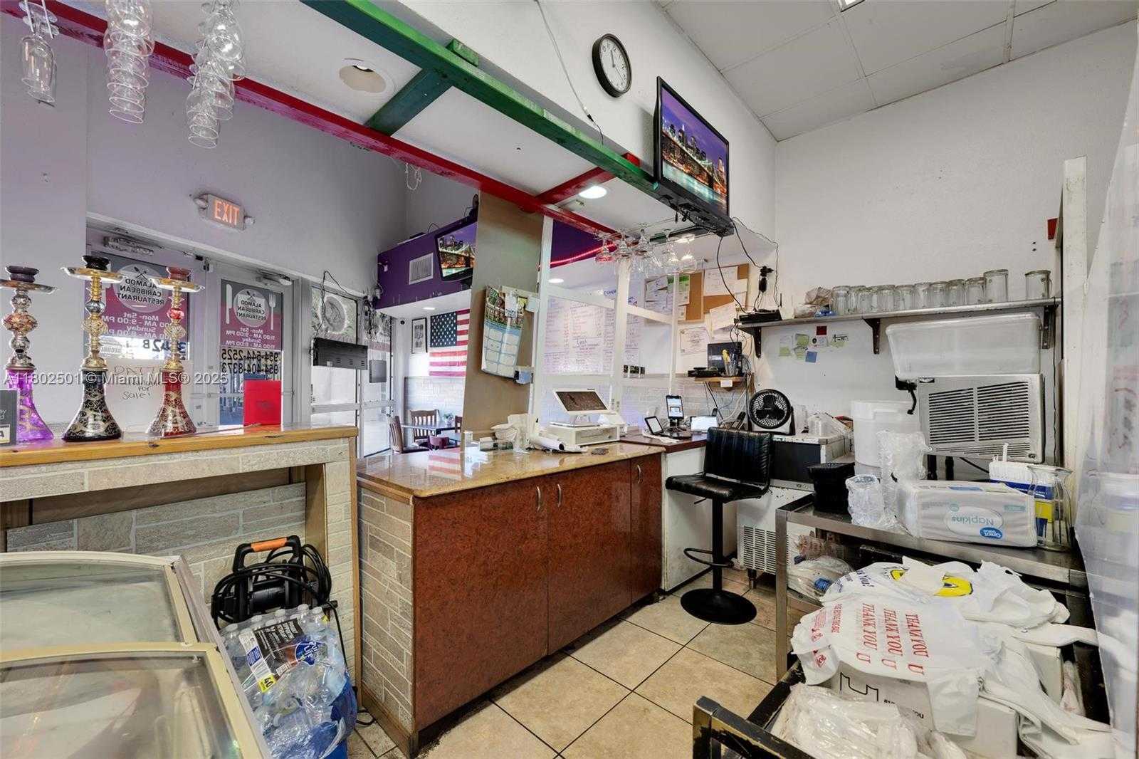 Small Image of 3942 PEMBROKE RD, Hollywood Number 10