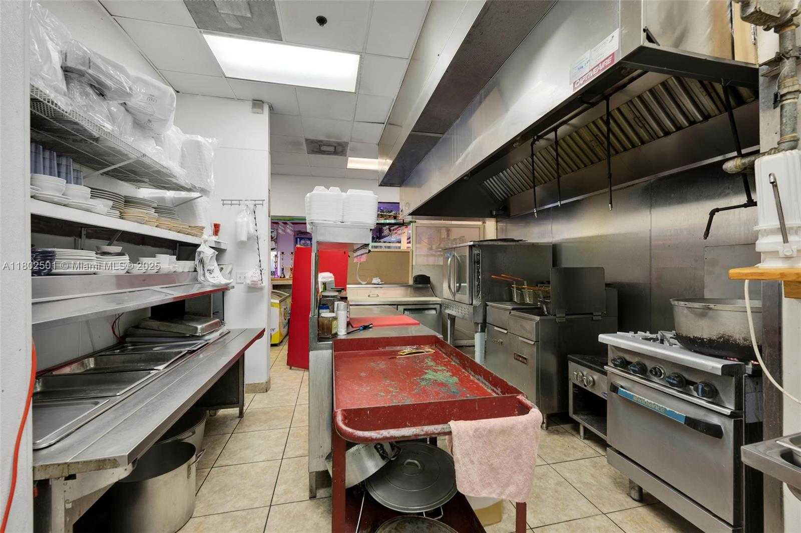 Small Image of 3942 PEMBROKE RD, Hollywood Number 12