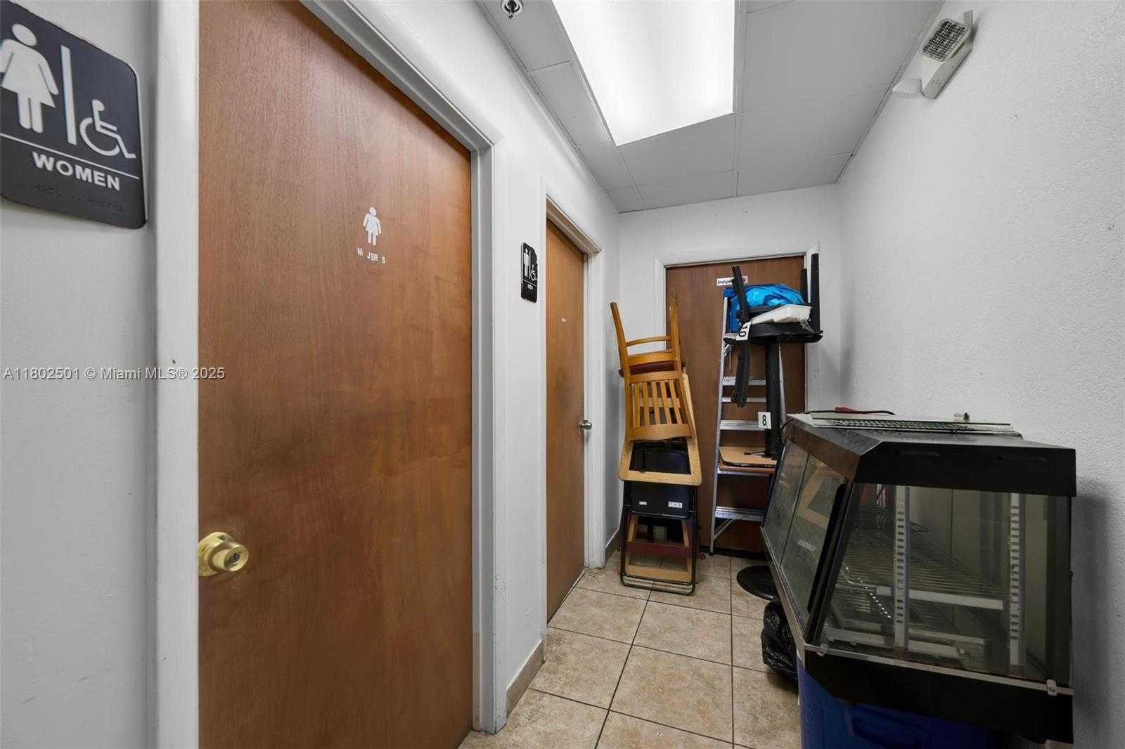 Small Image of 3942 PEMBROKE RD, Hollywood Number 16