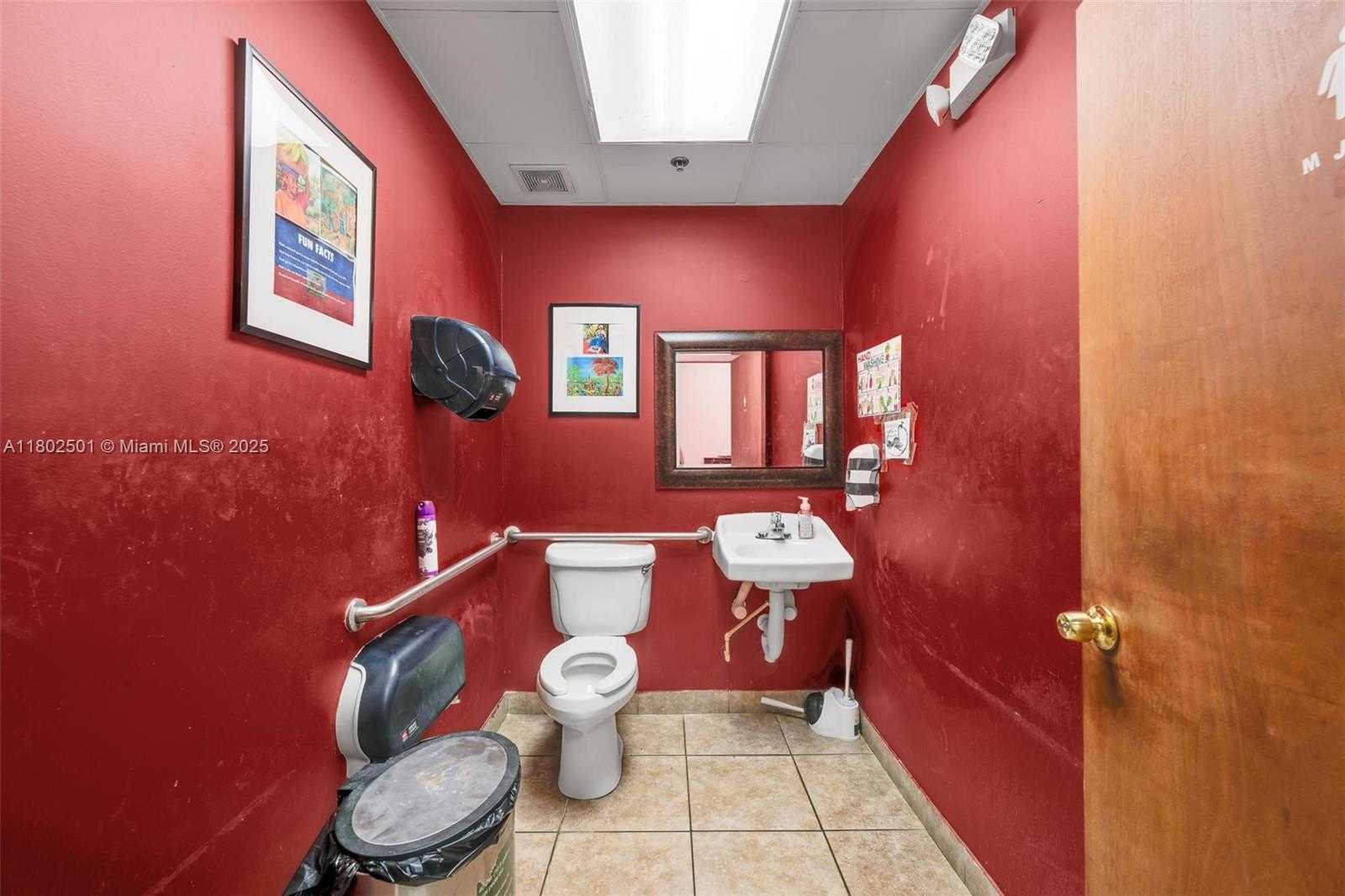 Small Image of 3942 PEMBROKE RD, Hollywood Number 17