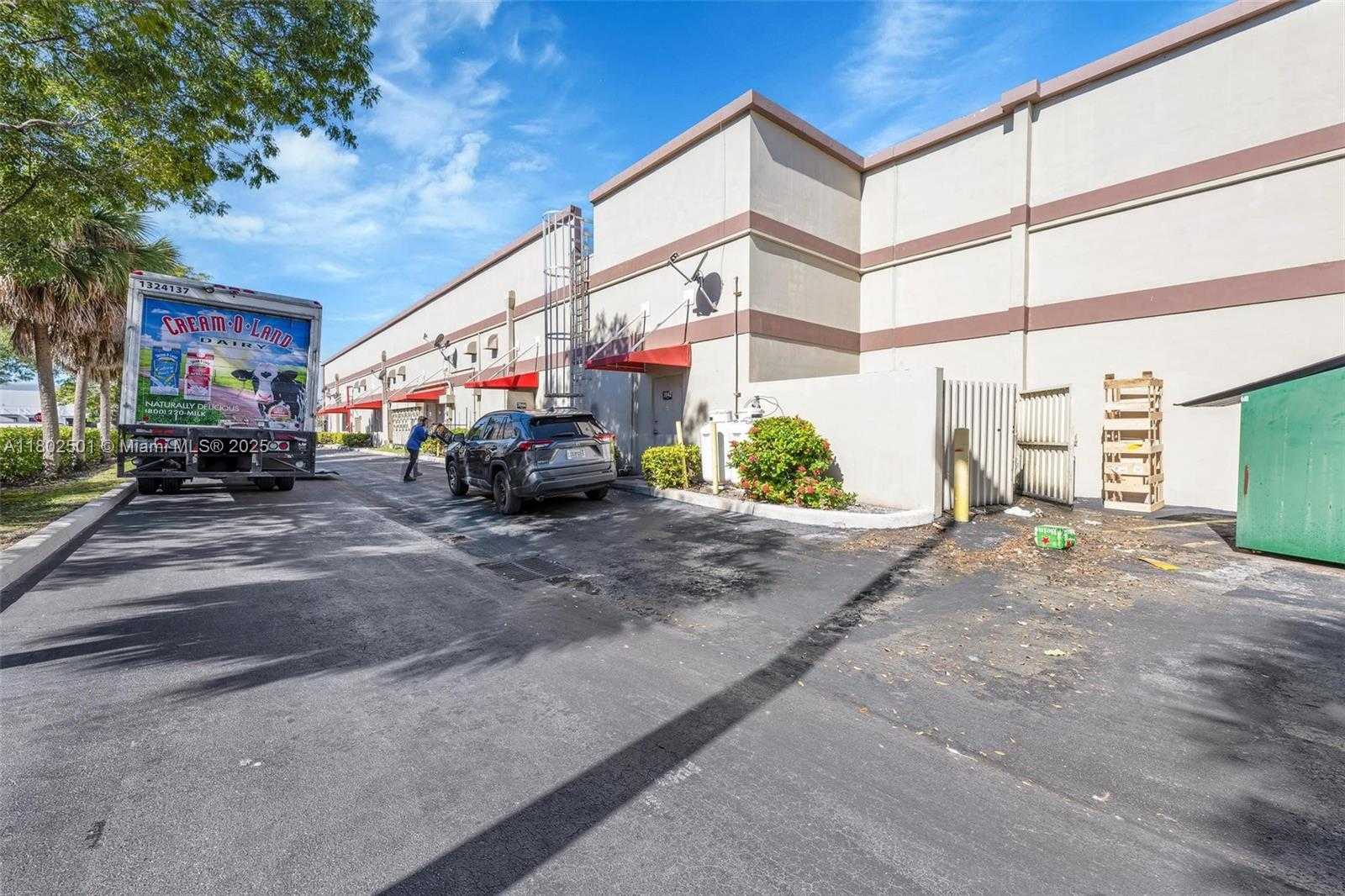 Small Image of 3942 PEMBROKE RD, Hollywood Number 19