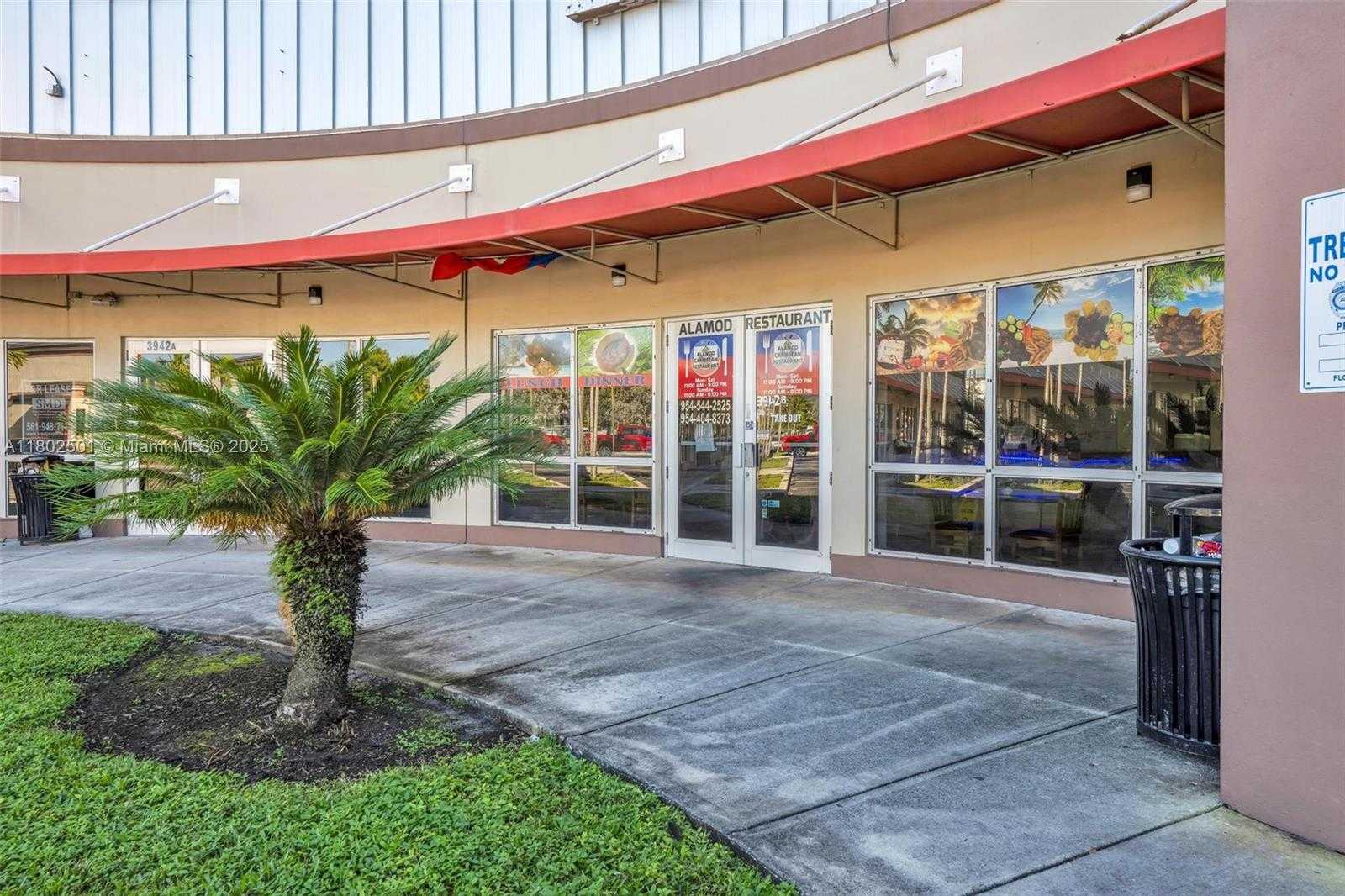 Small Image of 3942 PEMBROKE RD, Hollywood Number 3