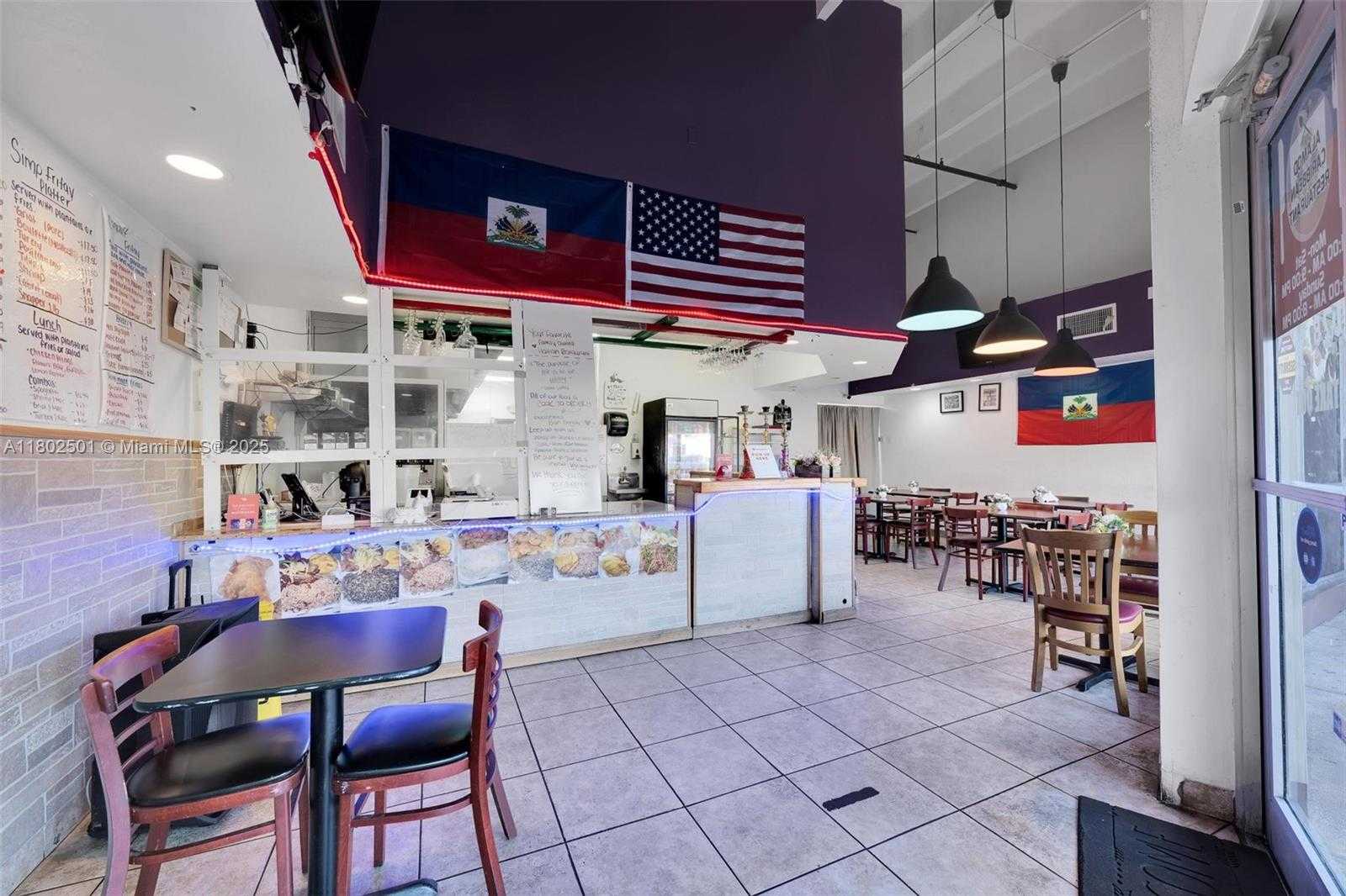Small Image of 3942 PEMBROKE RD, Hollywood Number 5