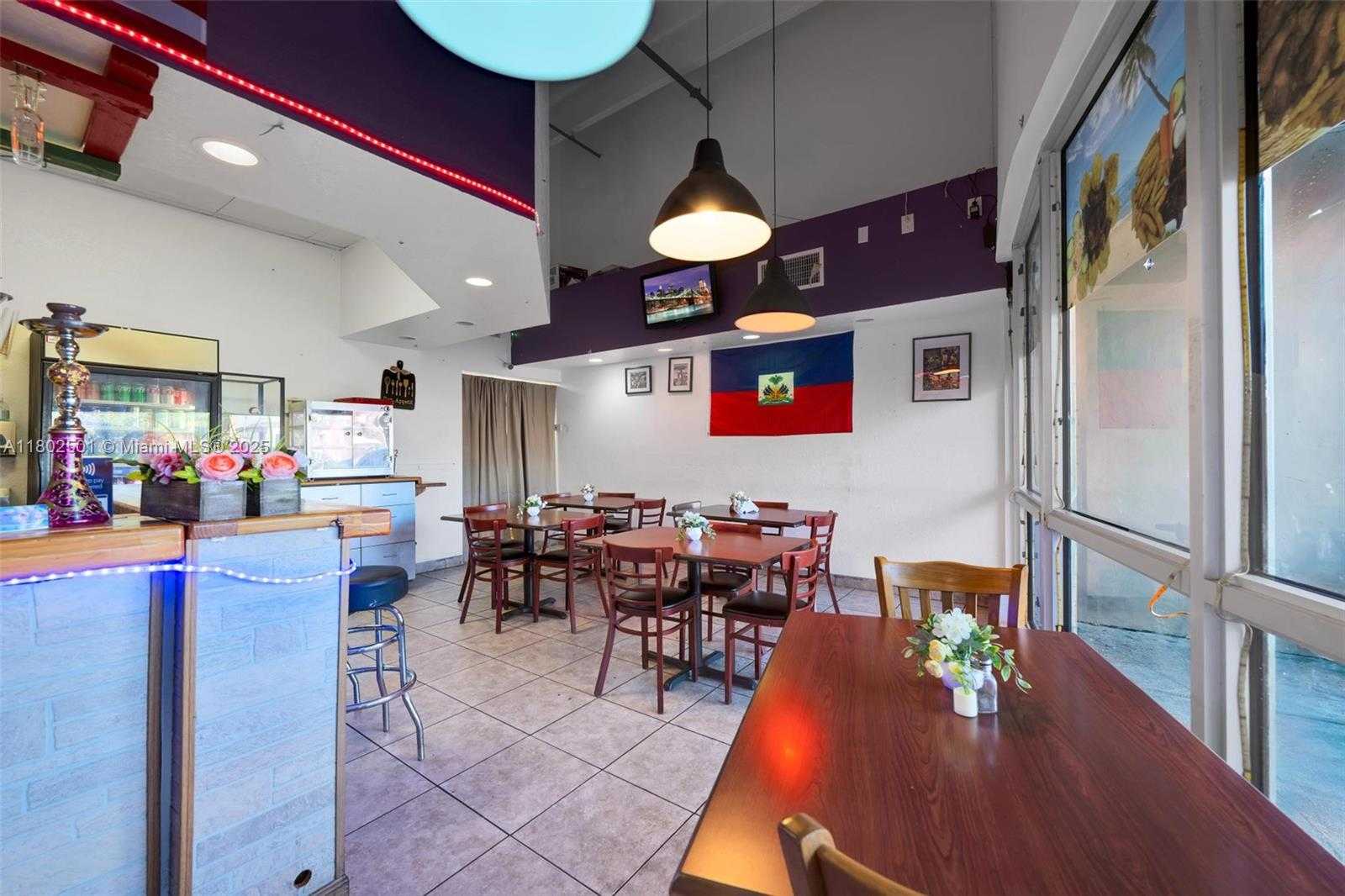 Small Image of 3942 PEMBROKE RD, Hollywood Number 6