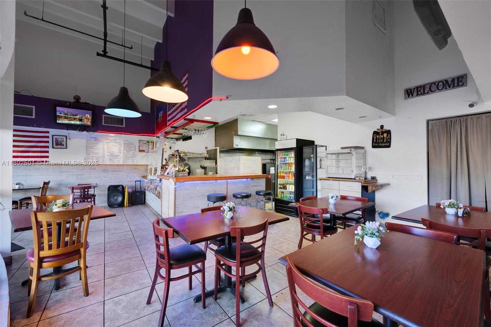 Small Image of 3942 PEMBROKE RD, Hollywood Number 7