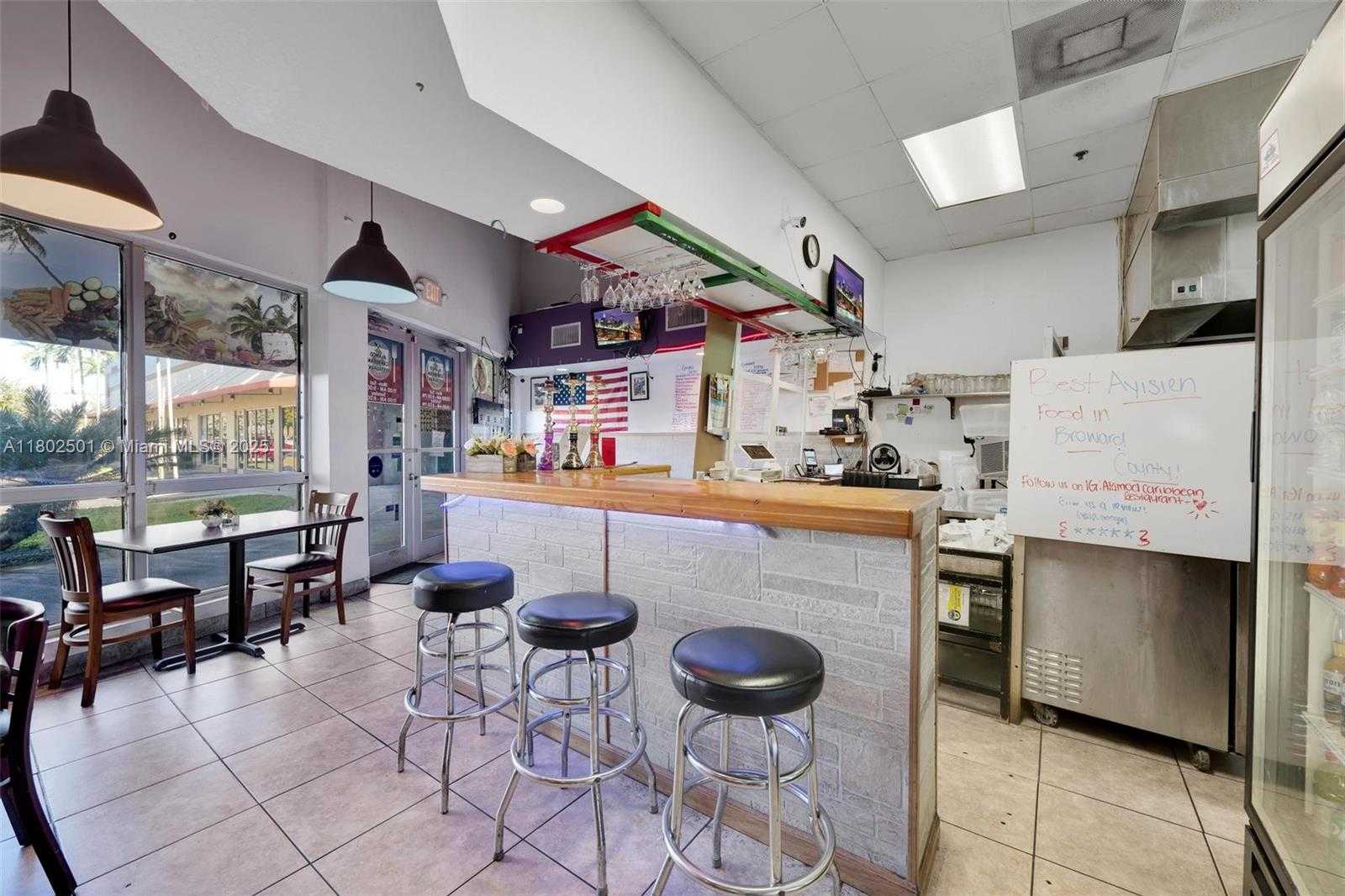 Small Image of 3942 PEMBROKE RD, Hollywood Number 9