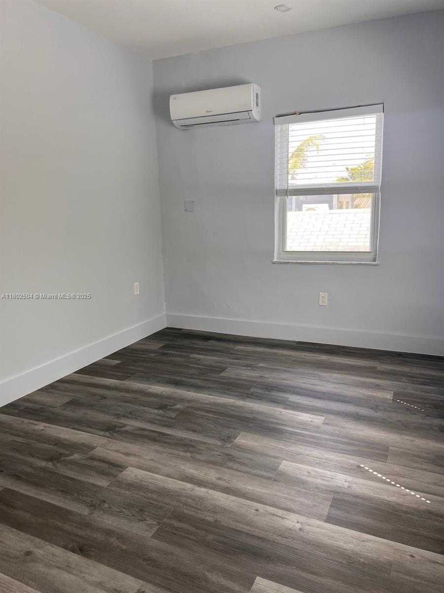 Small Image of 852 SOUTH WEST 13TH AVE, Miami Number 14