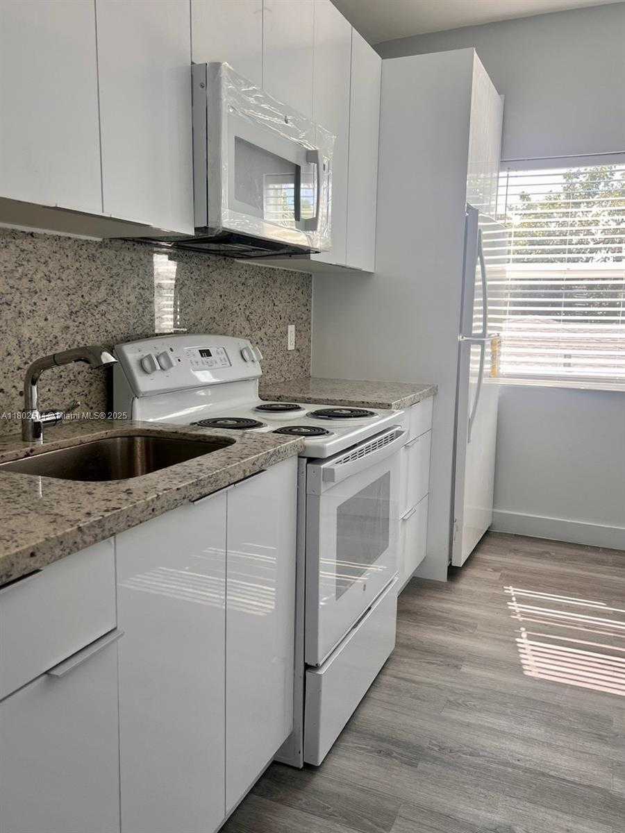 Small Image of 852 SOUTH WEST 13TH AVE, Miami Number 18
