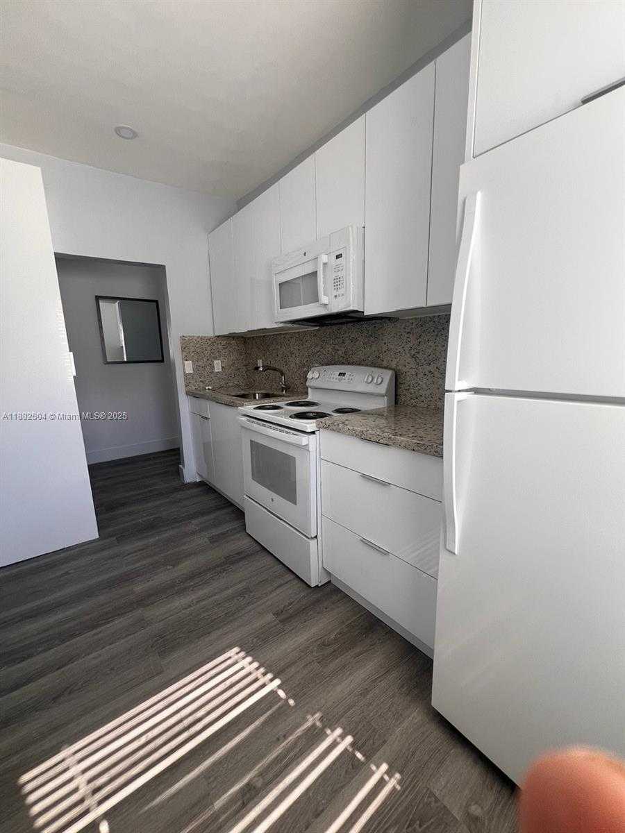 Small Image of 852 SOUTH WEST 13TH AVE, Miami Number 19