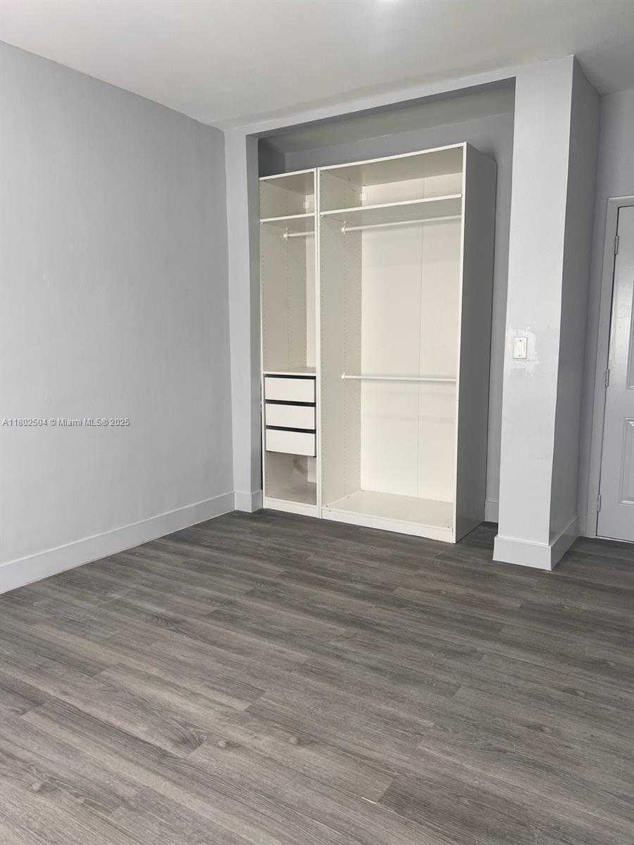 Small Image of 852 SOUTH WEST 13TH AVE, Miami Number 32