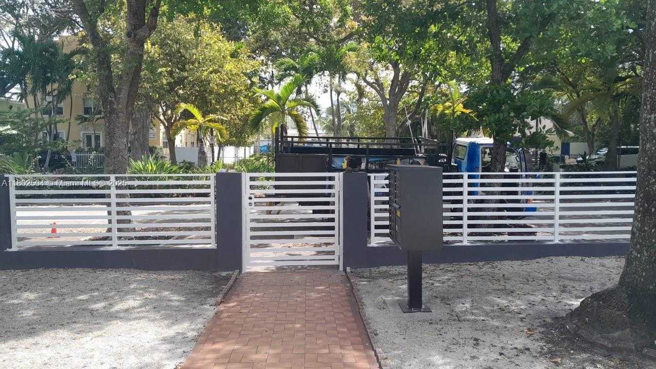 Small Image of 852 SOUTH WEST 13TH AVE, Miami Number 4