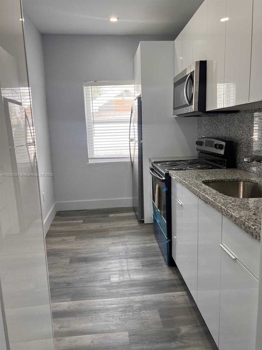 Small Image of 852 SOUTH WEST 13TH AVE, Miami Number 8