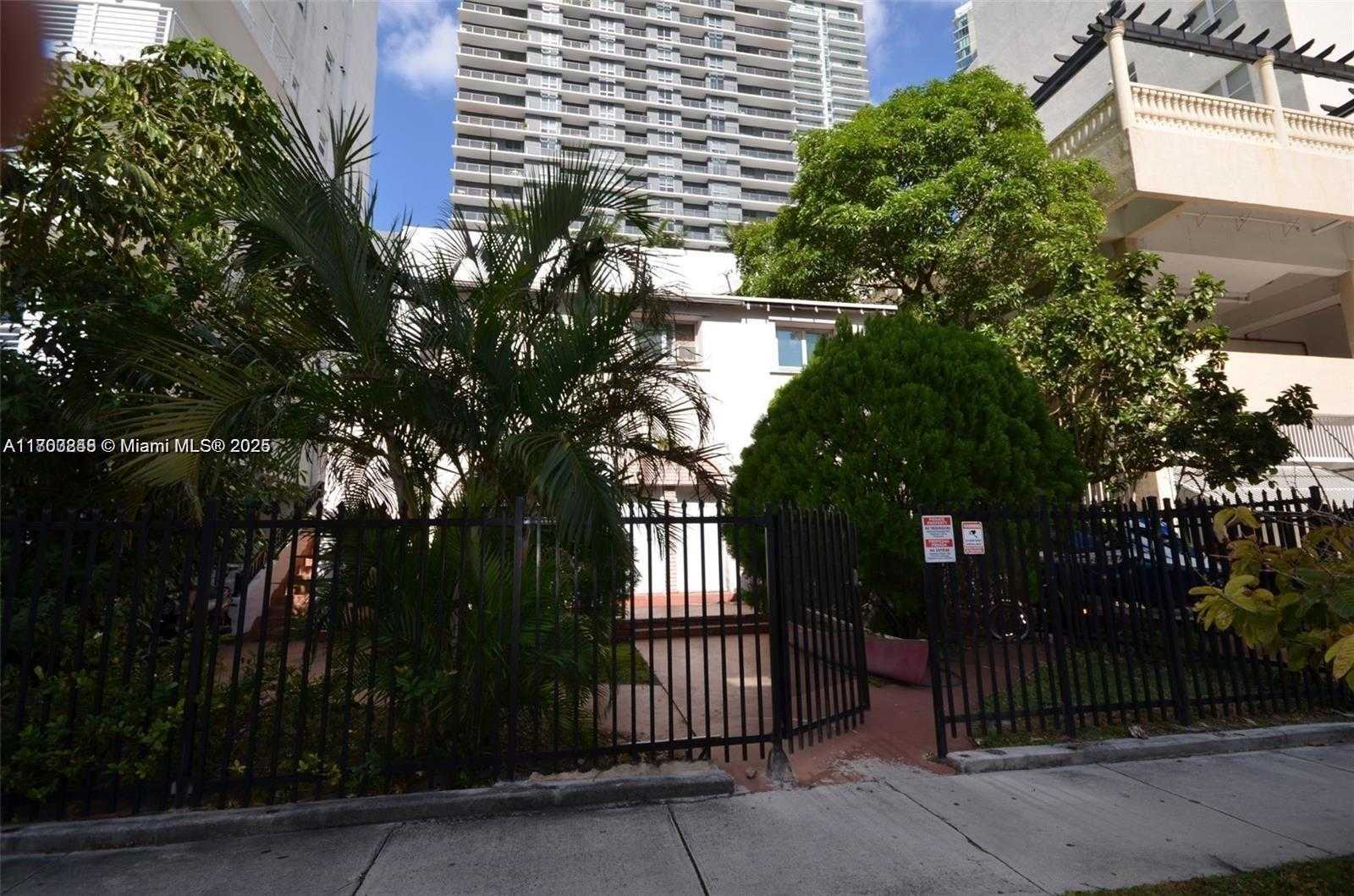 Small Image of 437 NORTH EAST 30TH ST, Miami Number 6
