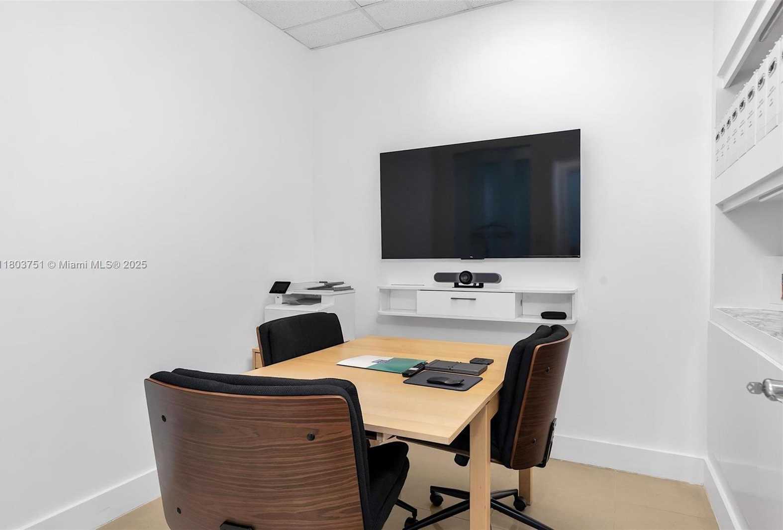 Small Image of 2400 NORTH WEST 87TH PL #2400-2402, Doral Number 15