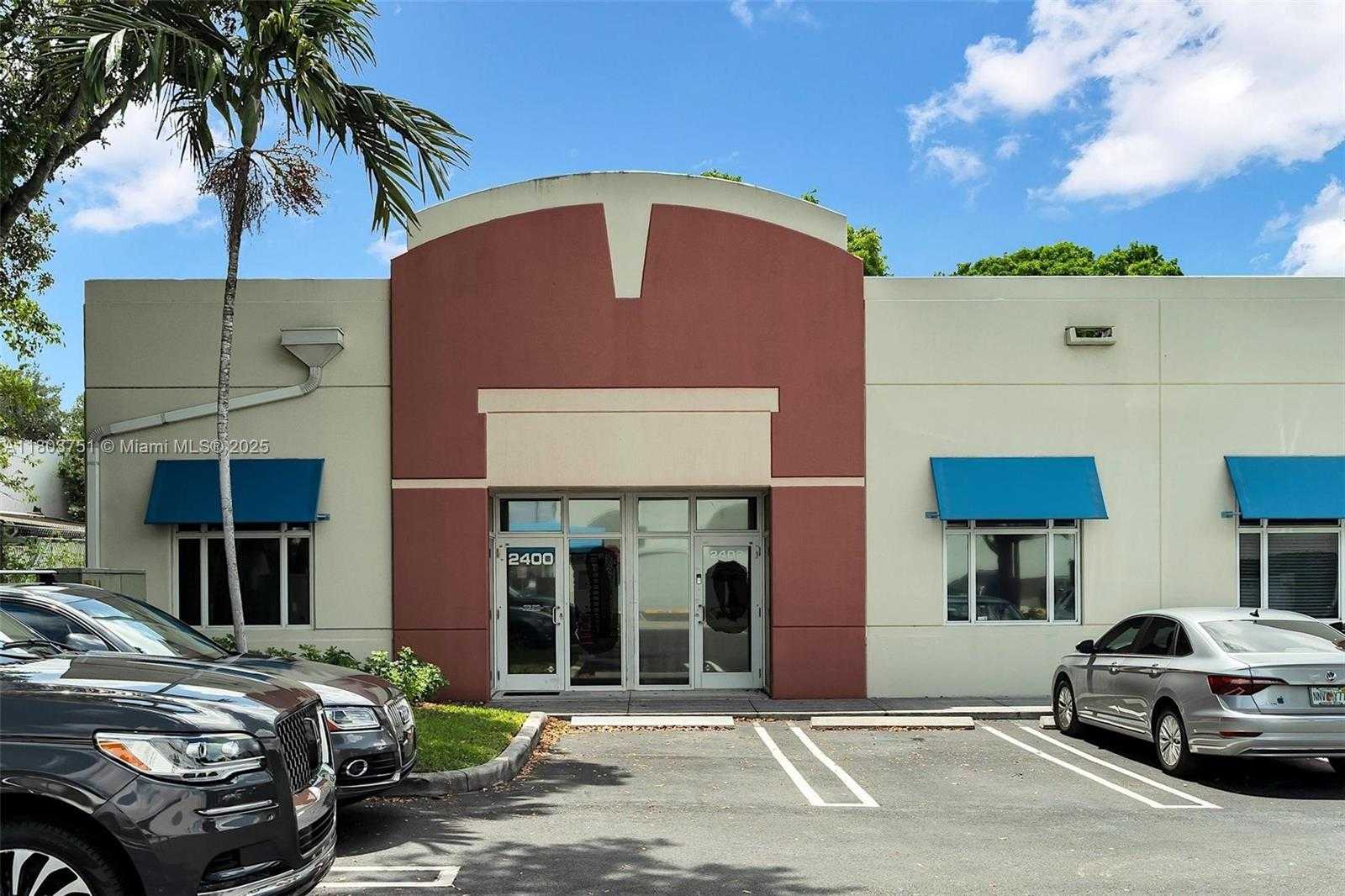 Small Image of 2400 NORTH WEST 87TH PL #2400-2402, Doral Number 3