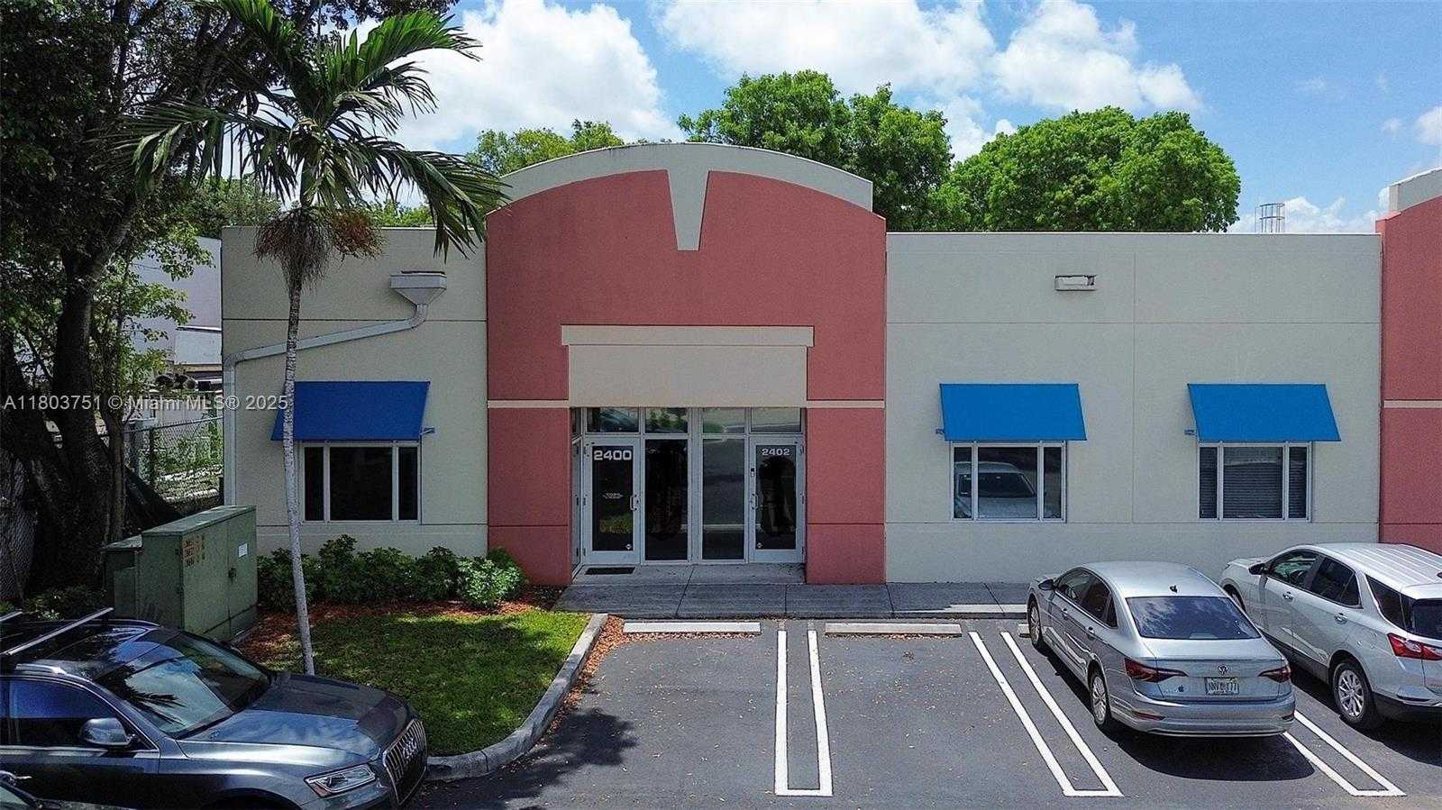 Small Image of 2400 NORTH WEST 87TH PL #2400-2402, Doral Number 4