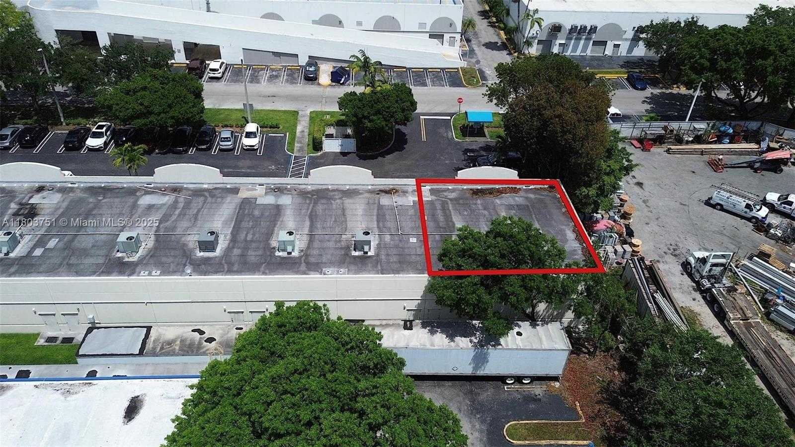 Small Image of 2400 NORTH WEST 87TH PL #2400-2402, Doral Number 6