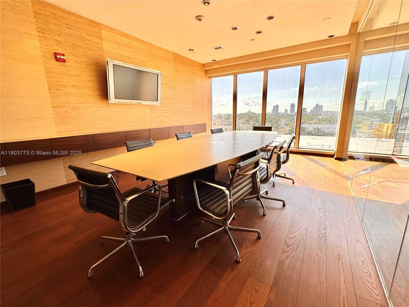 Small Image of 1680 MICHIGAN AVE #1024A, Miami Beach Number 2