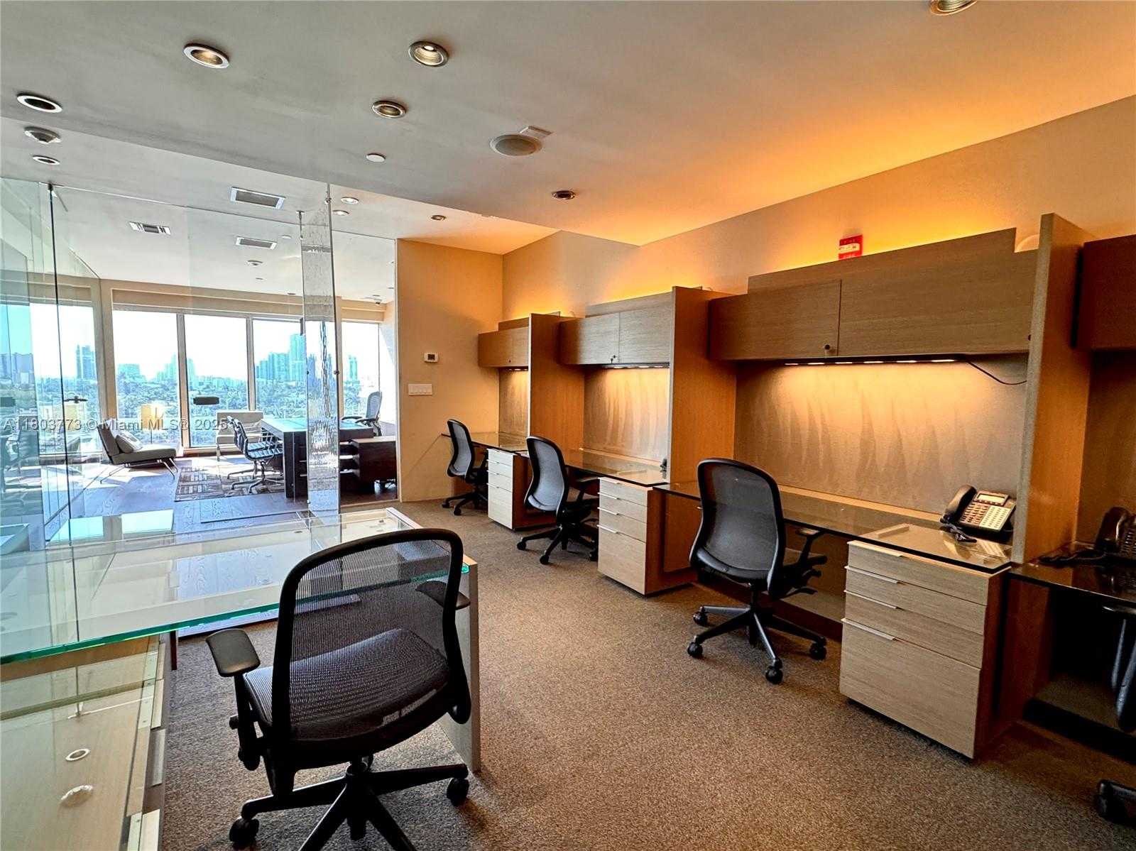 Small Image of 1680 MICHIGAN AVE #1024A, Miami Beach Number 3