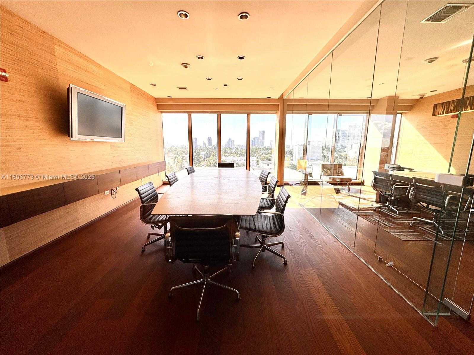 Small Image of 1680 MICHIGAN AVE #1024A, Miami Beach Number 4
