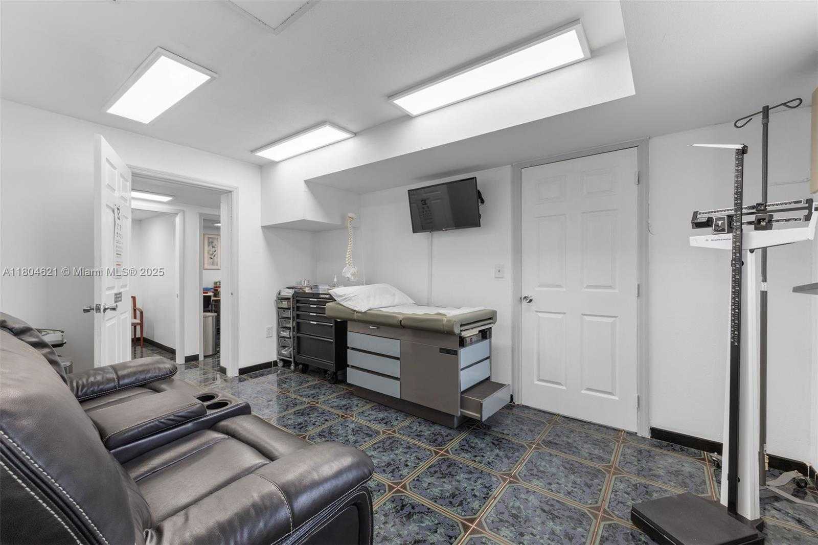 Small Image of 401 EAST OAKLAND PARK BLVD, Oakland Park Number 10