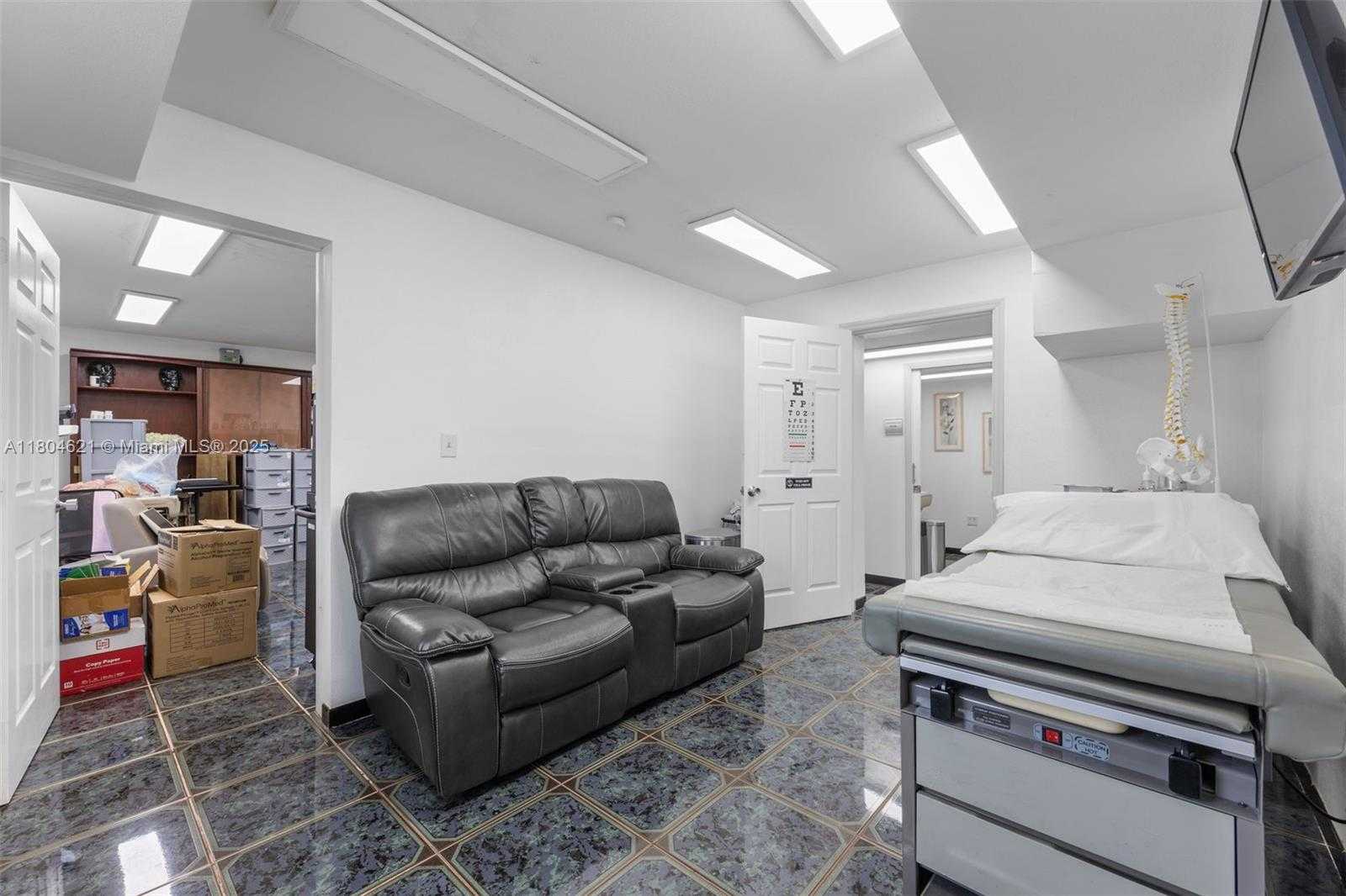 Small Image of 401 EAST OAKLAND PARK BLVD, Oakland Park Number 11