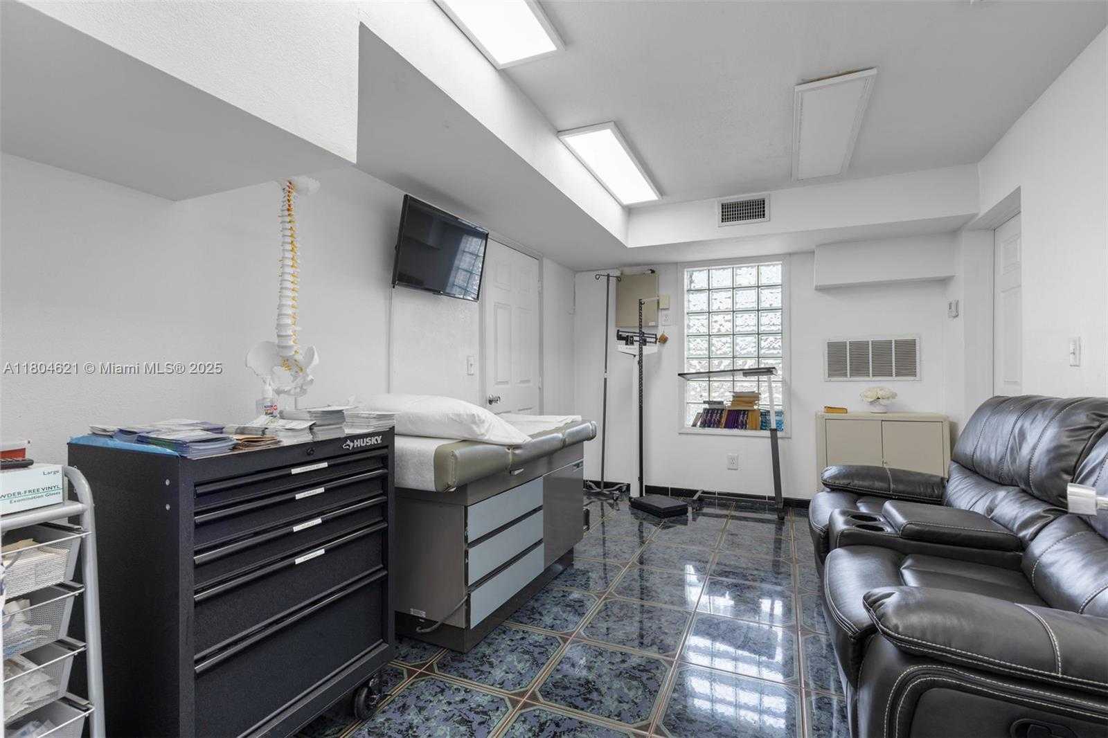 Small Image of 401 EAST OAKLAND PARK BLVD, Oakland Park Number 12