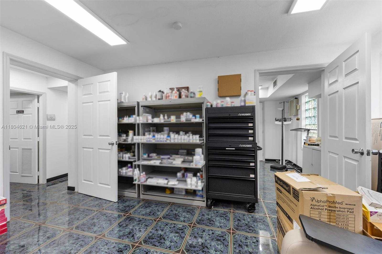 Small Image of 401 EAST OAKLAND PARK BLVD, Oakland Park Number 14