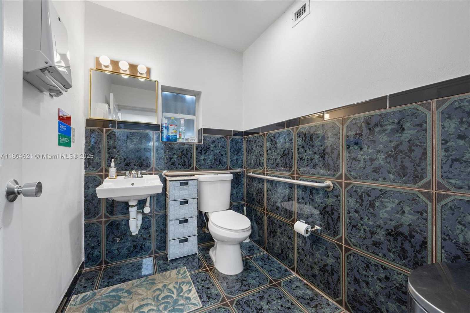 Small Image of 401 EAST OAKLAND PARK BLVD, Oakland Park Number 15
