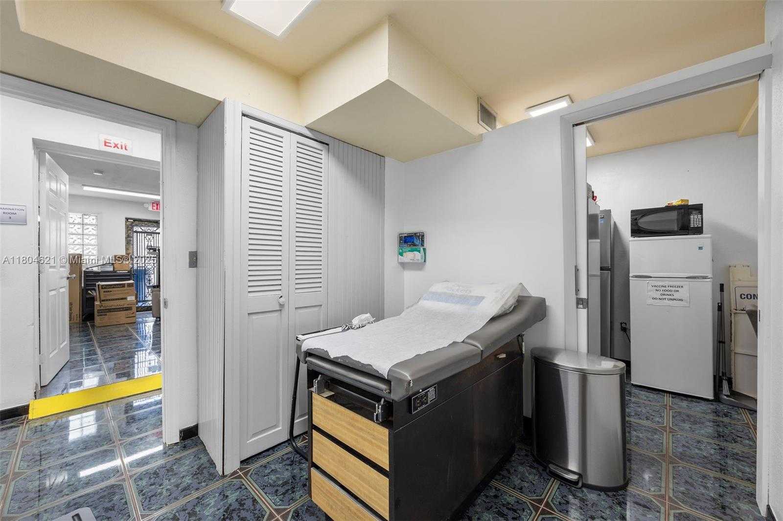 Small Image of 401 EAST OAKLAND PARK BLVD, Oakland Park Number 17