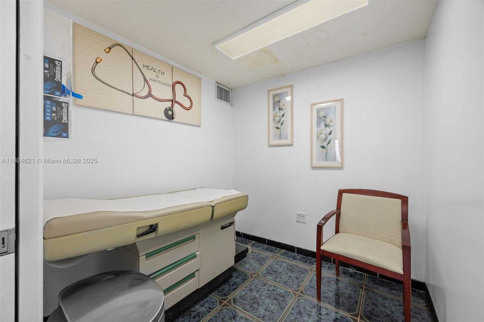 Small Image of 401 EAST OAKLAND PARK BLVD, Oakland Park Number 18