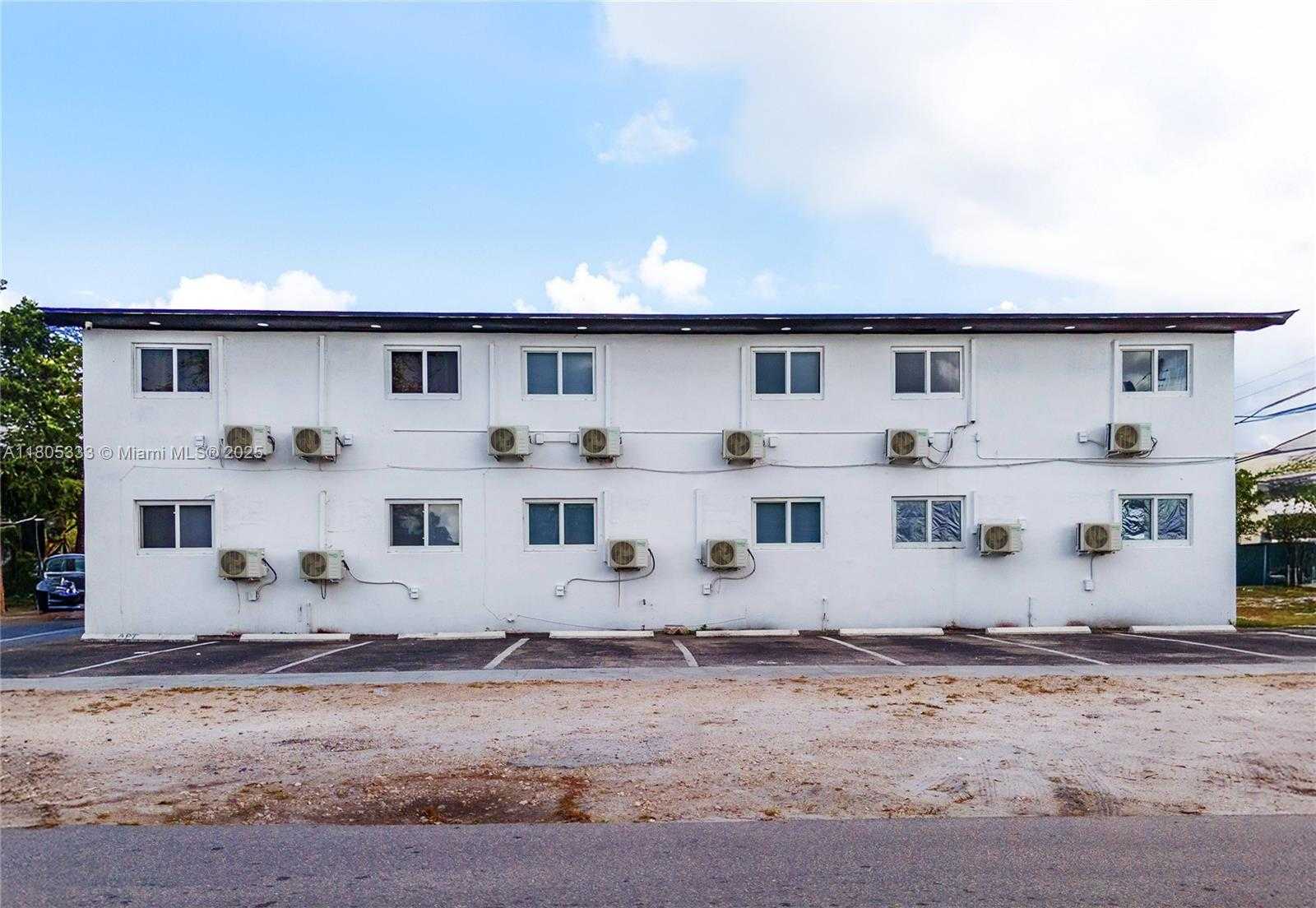 Small Image of 1265 SHARAZAD BLVD, Opa-Locka Number 7