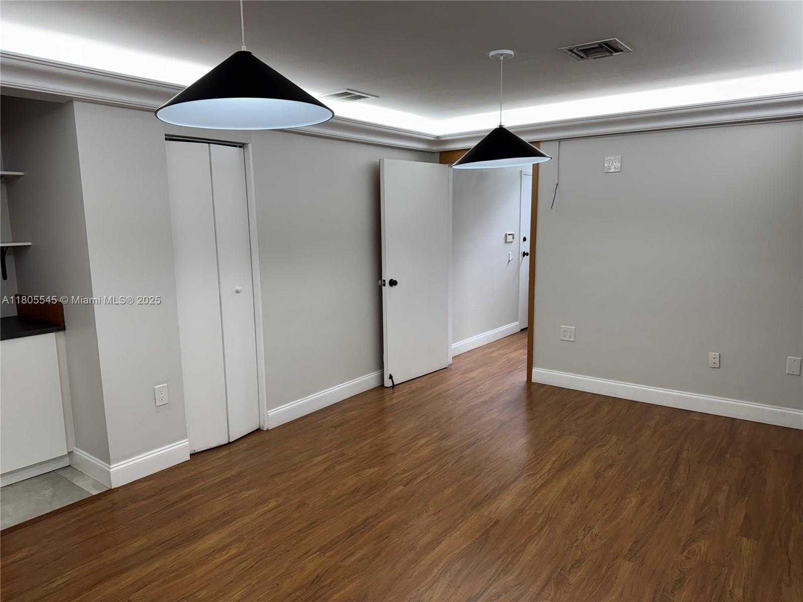 Small Image of 13275 SOUTH WEST 124TH ST, Miami Number 5