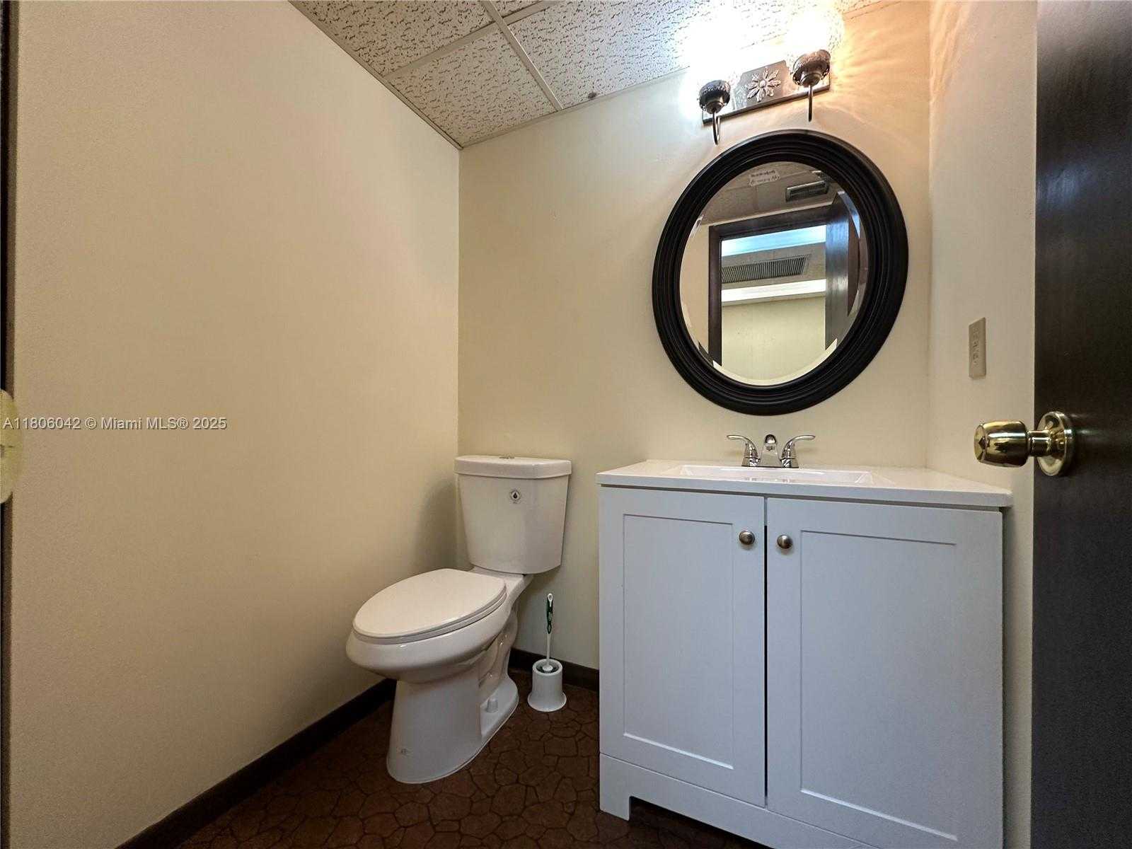 Small Image of 3816 HOLLYWOOD BLVD #204, Hollywood Number 4